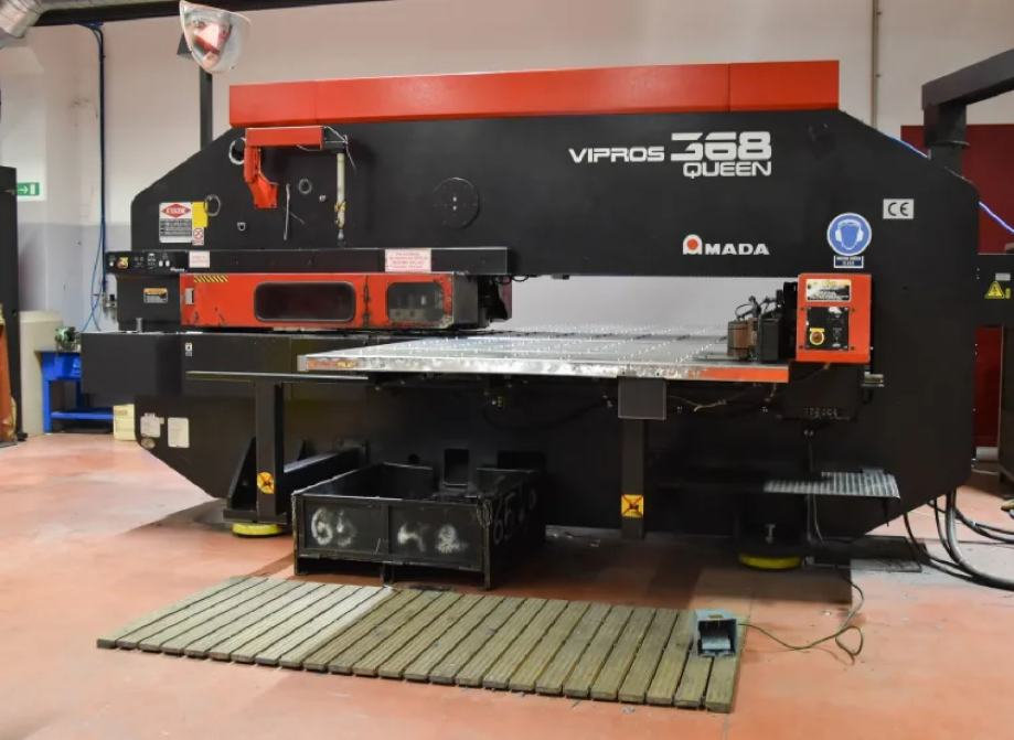 Vertikalna pila za ploče CNC probijačica